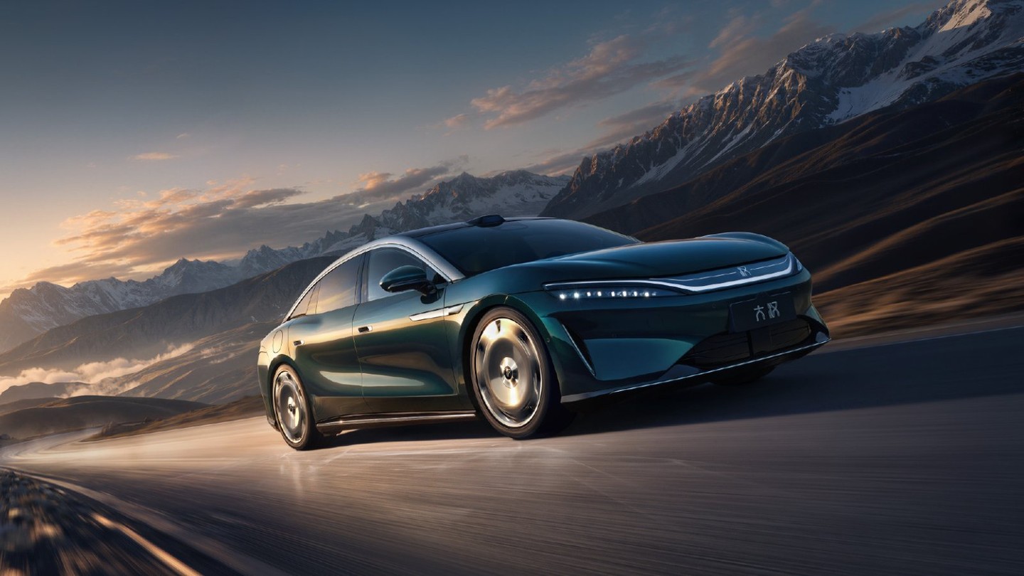 The BYD Da Han flagship sedan is scheduled to launch on October 13, with its electric version offering a CLTC range of up to 1,008 kilometers. Credit: BYD.