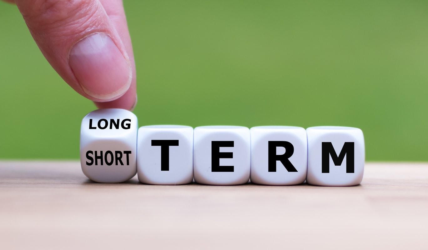 A finger flipping dice that spell out long term and short term.