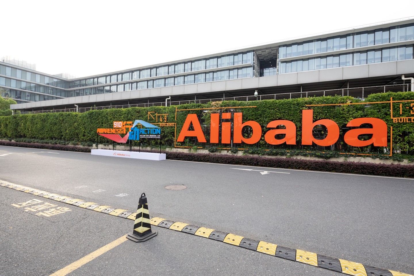What is happening to the Alibaba (BABA) stock price?